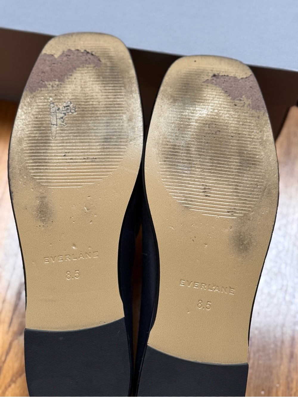 Everlane Navy Leather T-Strap Flat, 8.5 - Picture 4 of 9